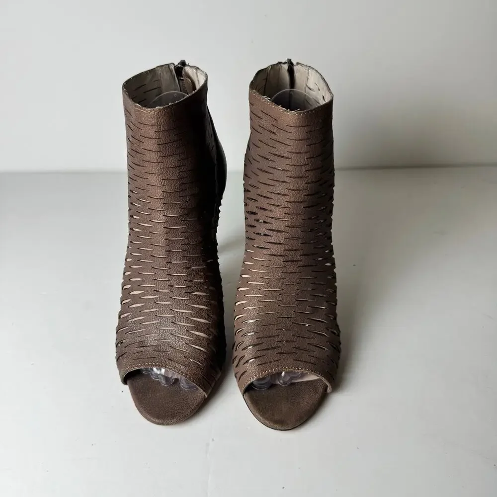 Vince Camuto Kandi Cutout Peep Toe Ankle Booties Brown Leather 7M Boho DateNight